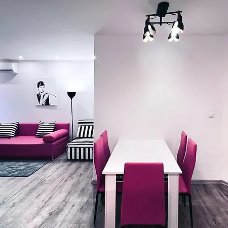 Private With Parking And Pool * بالشيك