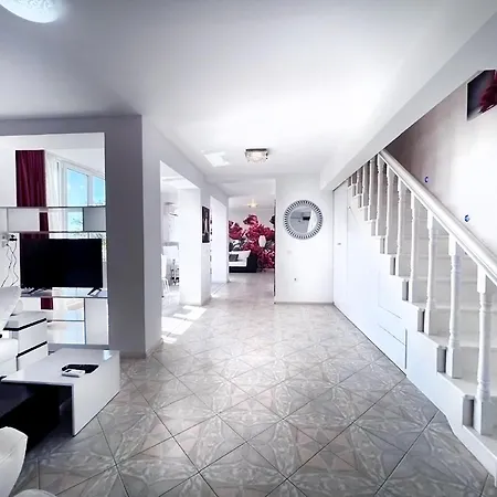 شقة Private With Parking And Pool بالشيك