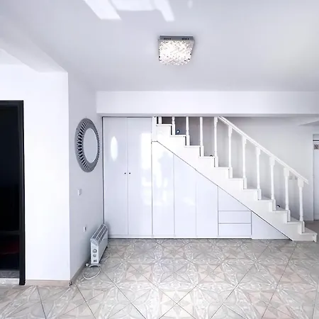 شقة Private With Parking And Pool بالشيك