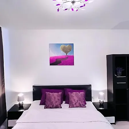 Private With Parking And Pool Appartement