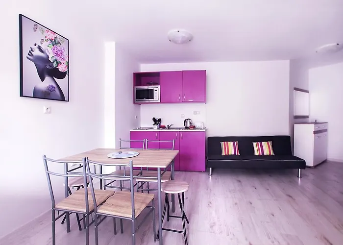 Lägenhet Private With Parking And Pool *