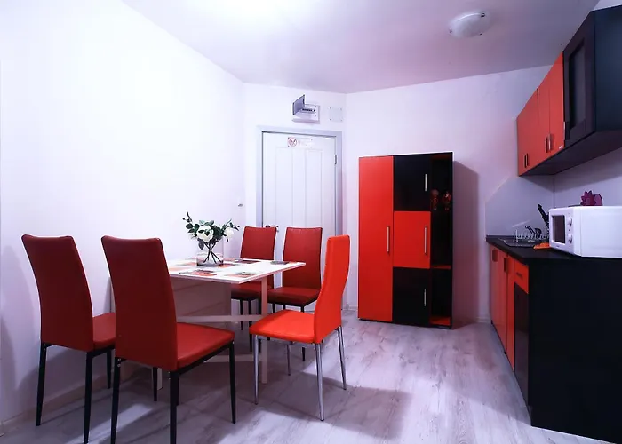 Lägenhet Private With Parking And Pool Baltjik