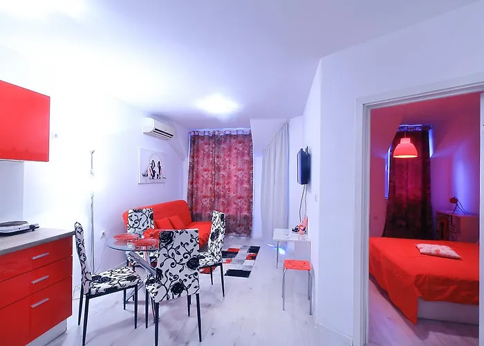 Private With Parking And Pool Lägenhet *