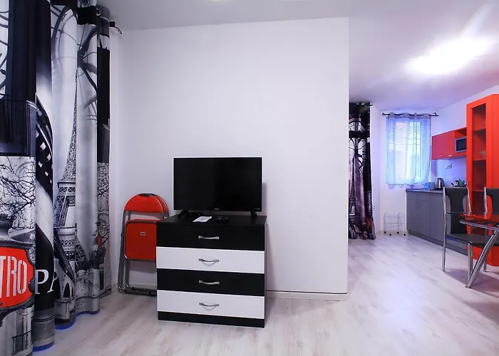 Private With Parking And Pool Lägenhet