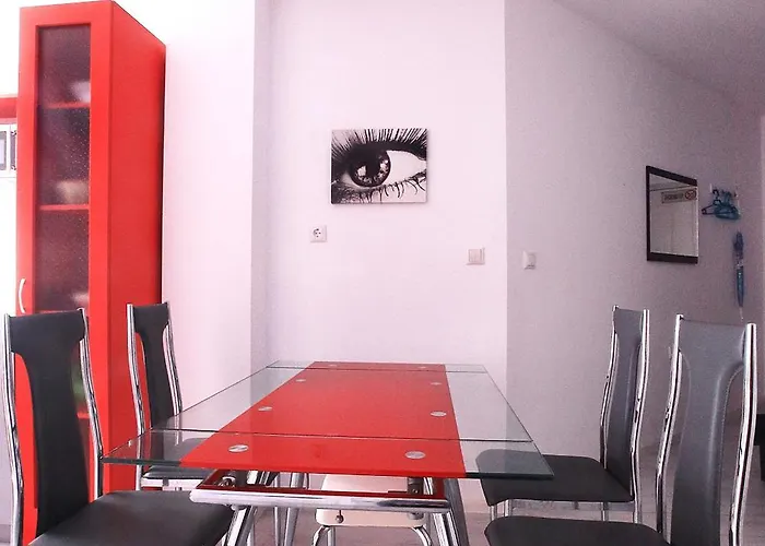 Private With Parking And Pool Lägenhet Baltjik