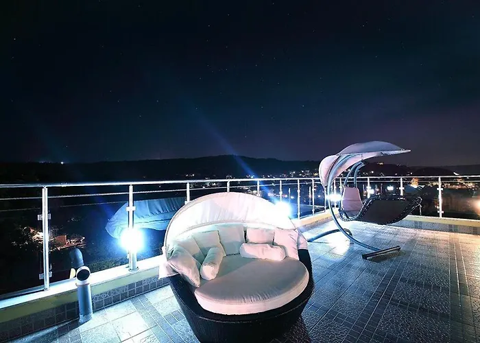 Private With Parking And Pool Lägenhet Baltjik