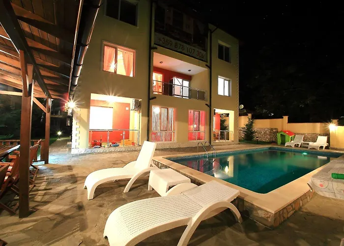 Private With Parking And Pool Lägenhet Baltjik