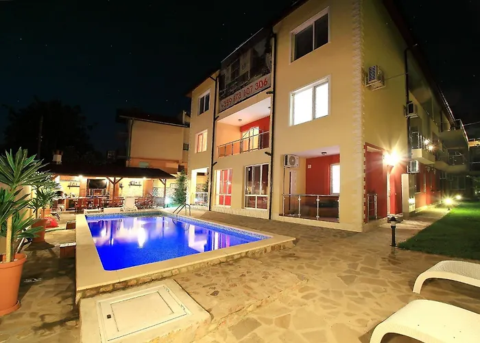 Private With Parking And Pool Lägenhet *