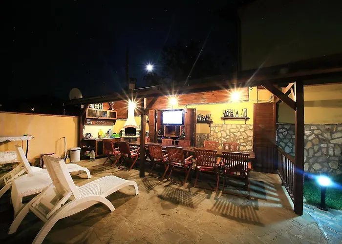 Private With Parking And Pool