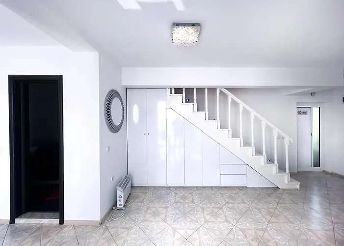 Lägenhet Private With Parking And Pool Baltjik