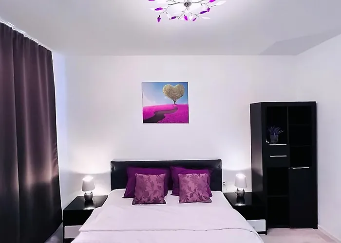 Private With Parking And Pool Lägenhet