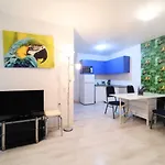 Private With Parking And Pool Lägenhet Baltjik