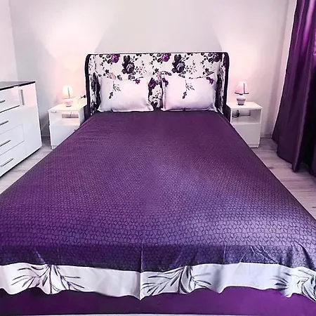 Private With Parking And Pool *