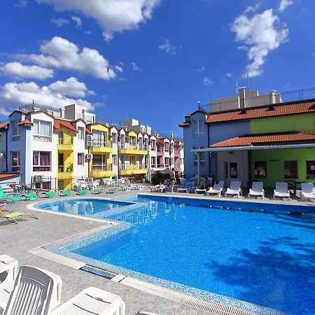 Private With Parking And Pool Apartment *