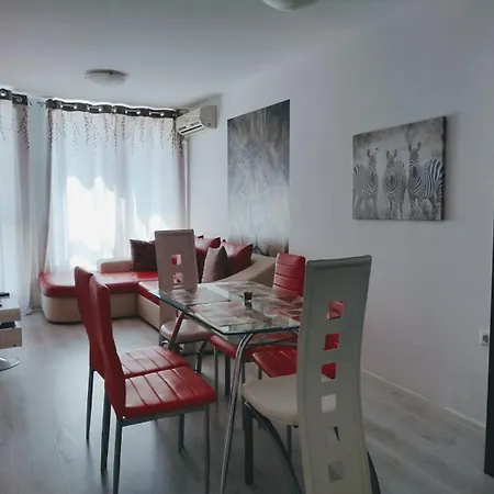 Private With Parking And Pool Apartament Bałczik
