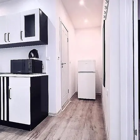 Private With Parking And Pool Апартамент