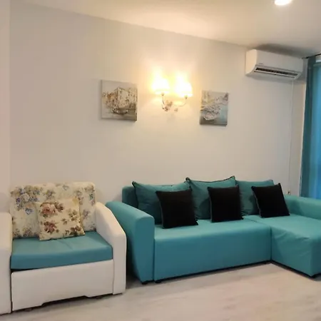 Private With Parking And Pool *