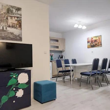 Private With Parking And Pool Apartament