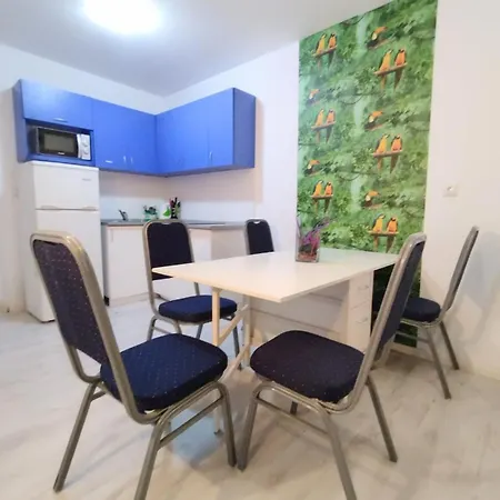 Private With Parking And Pool *