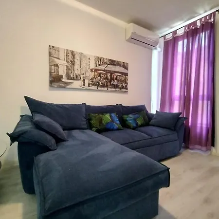 Private With Parking And Pool