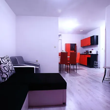 아파트 Private With Parking And Pool 발치크