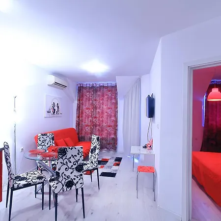Private With Parking And Pool Apartment *