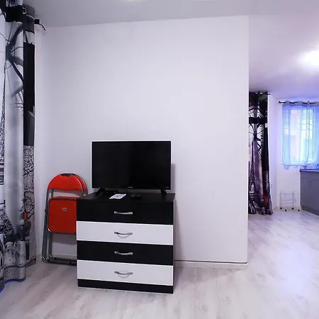 Private With Parking And Pool Апартамент