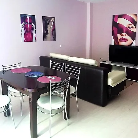 Апартамент Private With Parking And Pool Балчик