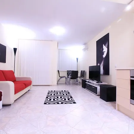 Private With Parking And Pool Balchik