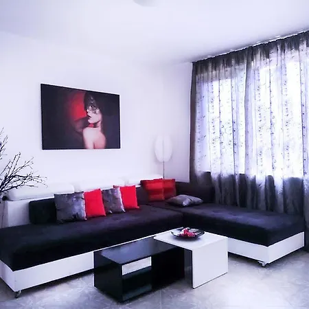 Private With Parking And Pool Apartment