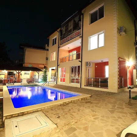 Private With Parking And Pool Апартамент *