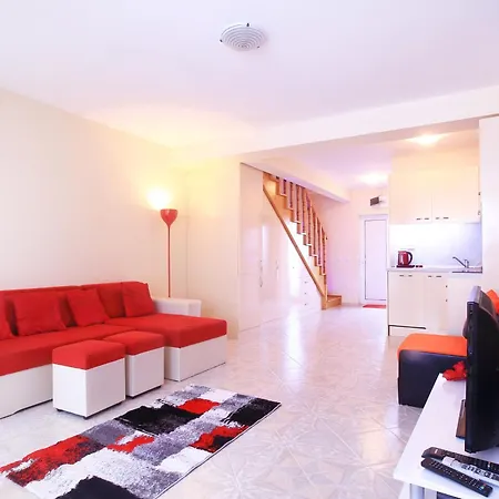 Private With Parking And Pool Apartmán