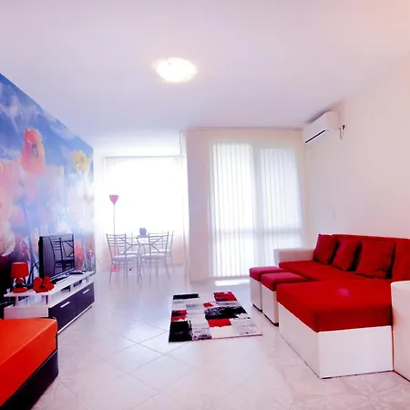 Private With Parking And Pool Apartment