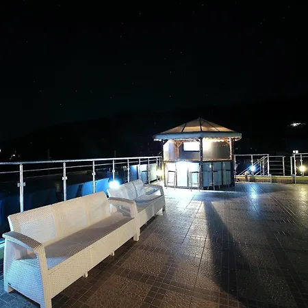 Private With Parking And Pool Apartament *