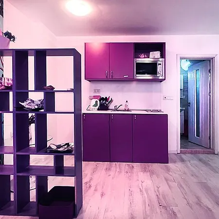 Апартамент Private With Parking And Pool