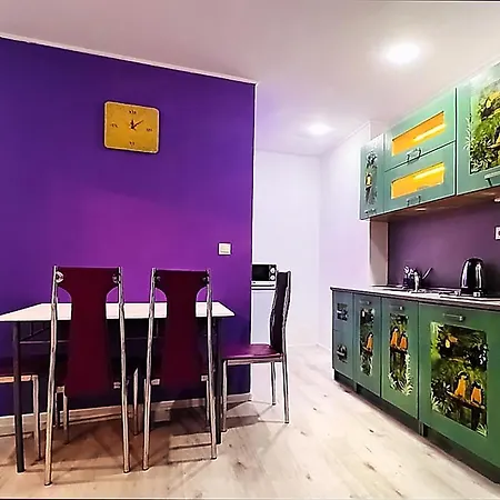 Апартамент Private With Parking And Pool