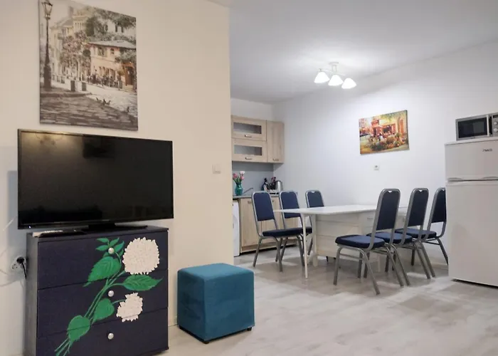 Private With Parking And Pool Appartement