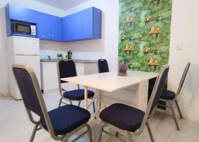 Private With Parking And Pool *